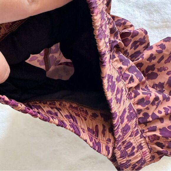 Gap Fit Leopard Print Shorts Women’s Size Small - Picture 4 of 6